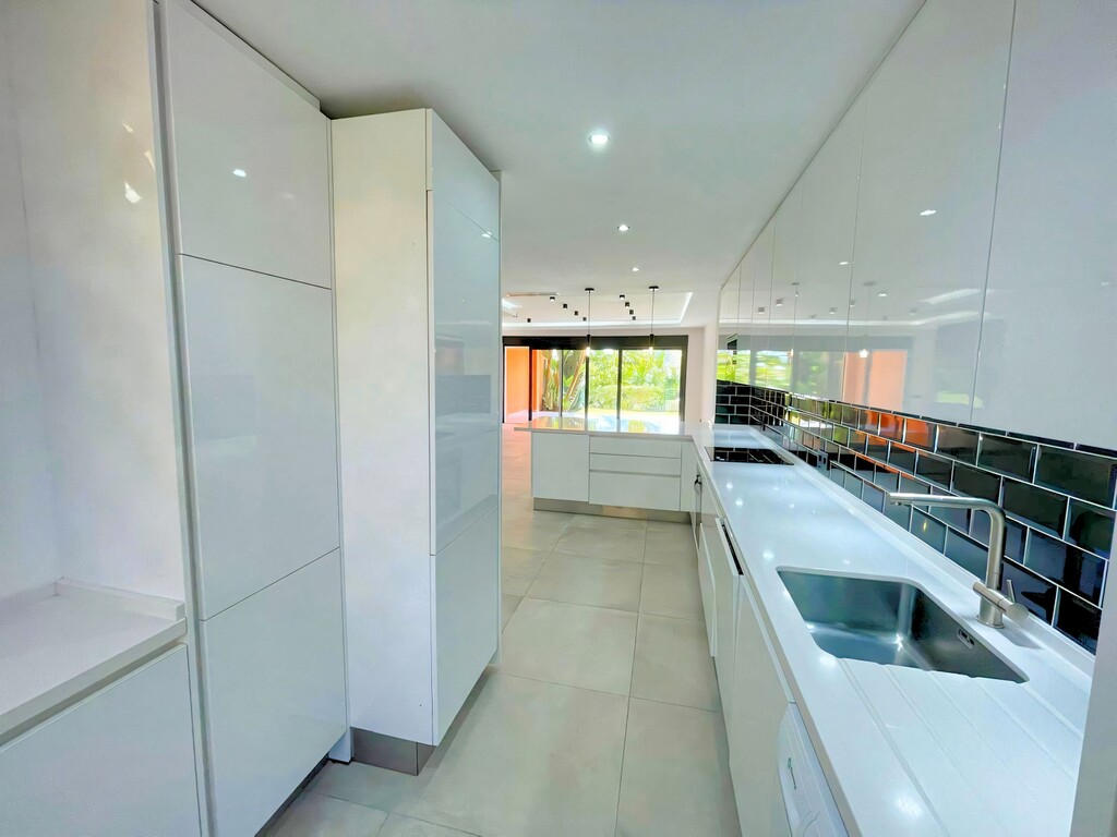 El Paraiso Bellevue Townhouse (8)