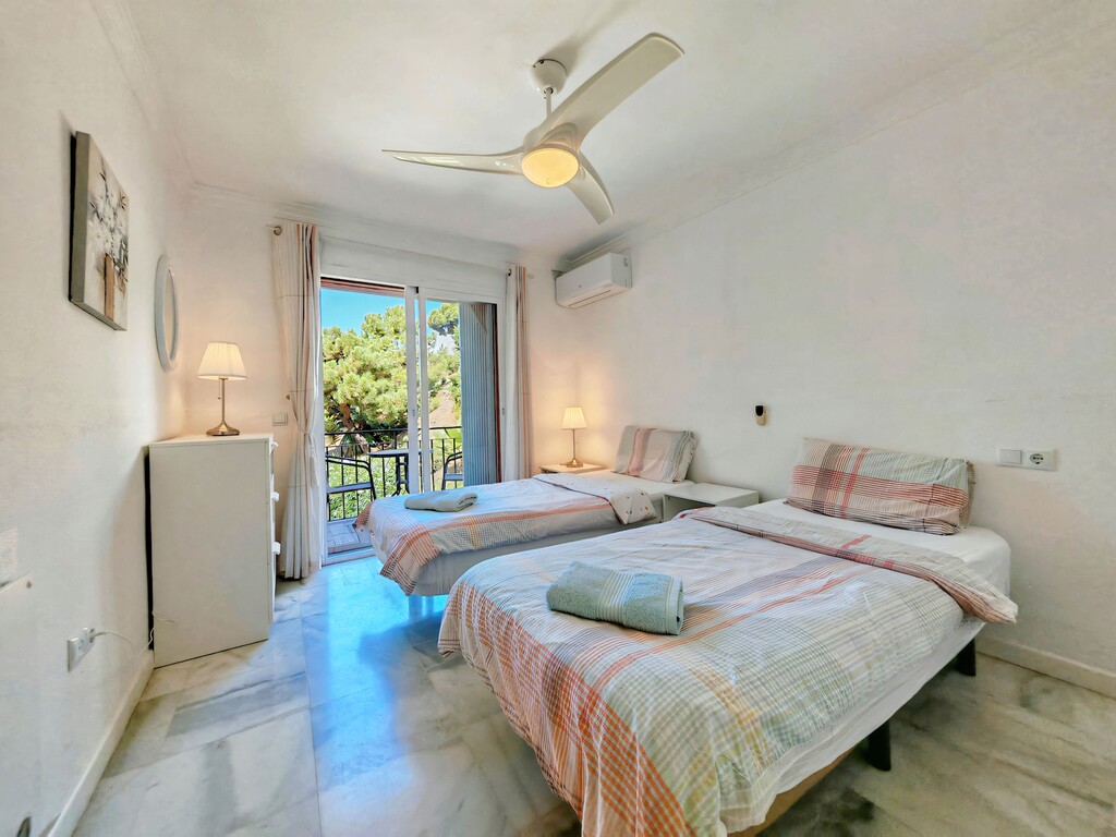 Calahonda townhouse with pool (4)