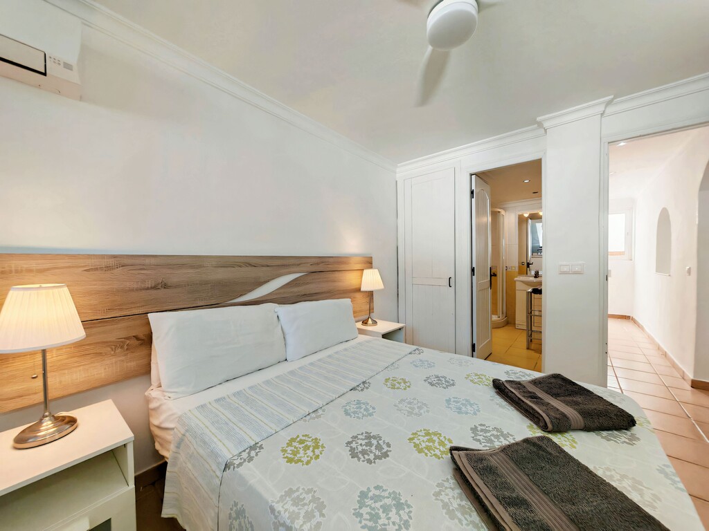 Calahonda townhouse with pool (13)