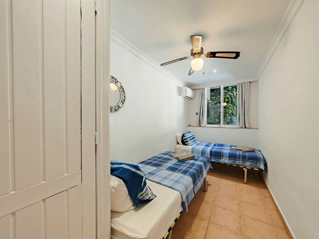 Calahonda townhouse with pool (15)