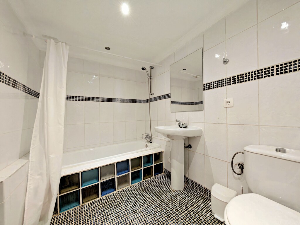 Calahonda townhouse with pool (16)