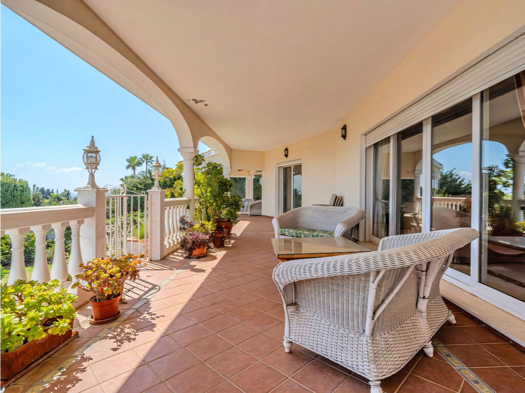 El Paraiso Medio Villa (3)