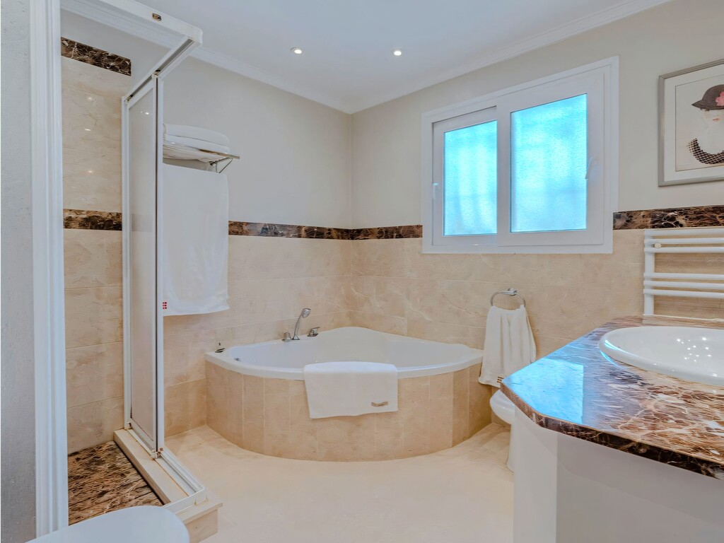 El Paraiso Medio Villa (20)