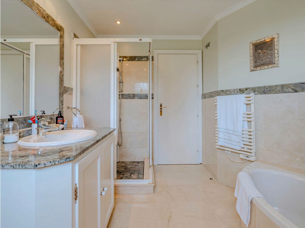 El Paraiso Medio Villa (24)