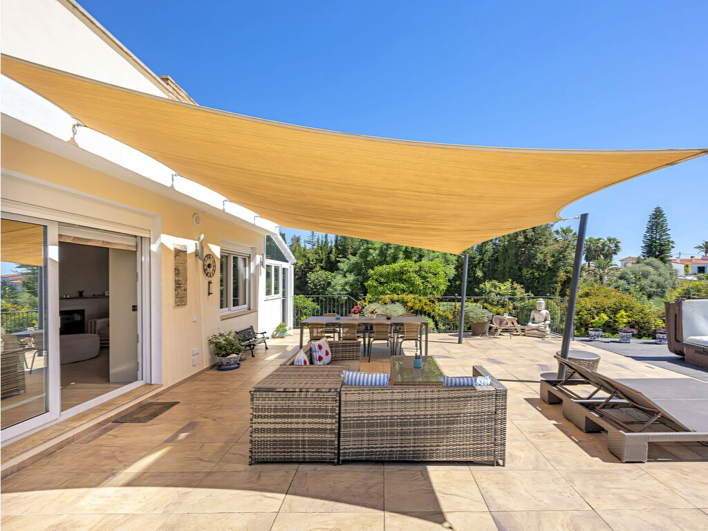 Estepona villa with guest house (48)