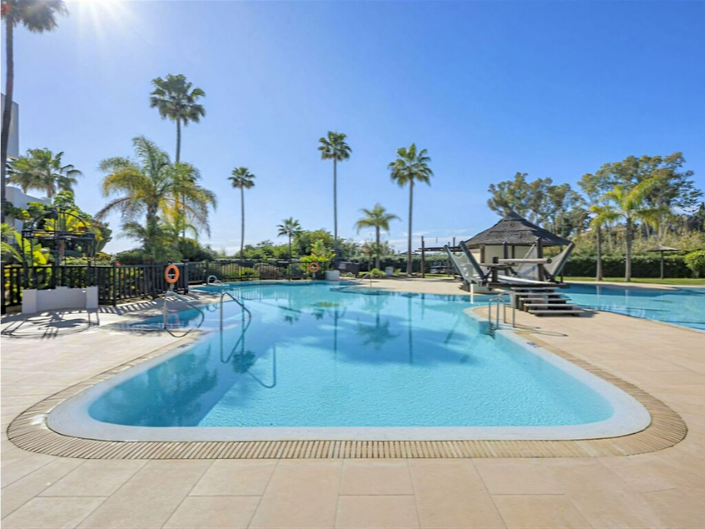 Renovated New Golden Mile apartment (24)