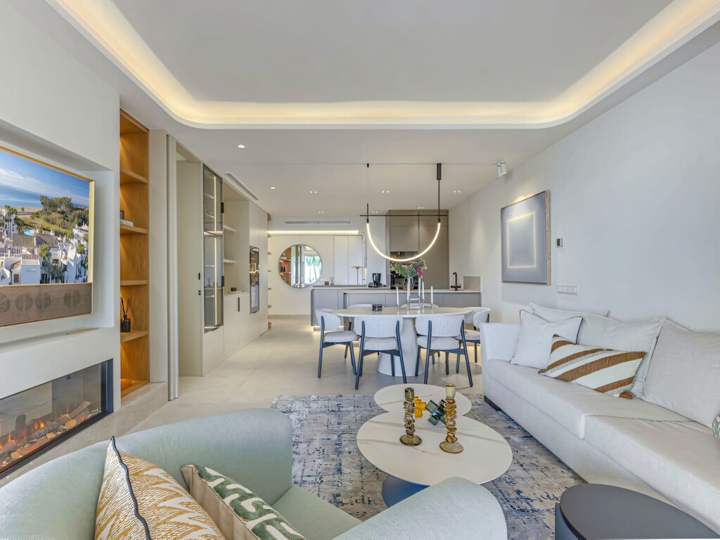 Renovated New Golden Mile apartment (32)