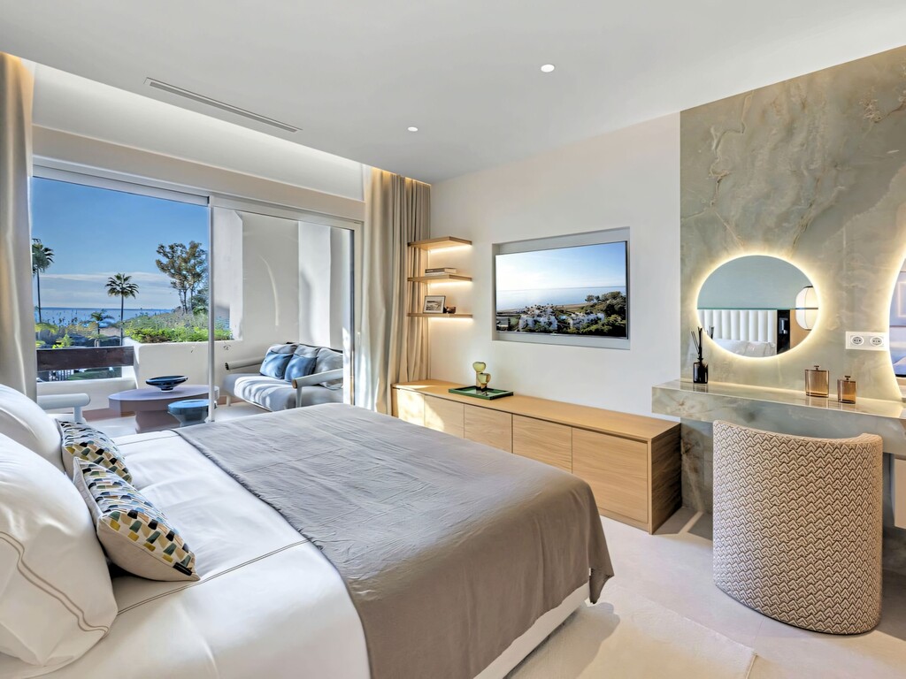 Renovated New Golden Mile apartment (8)