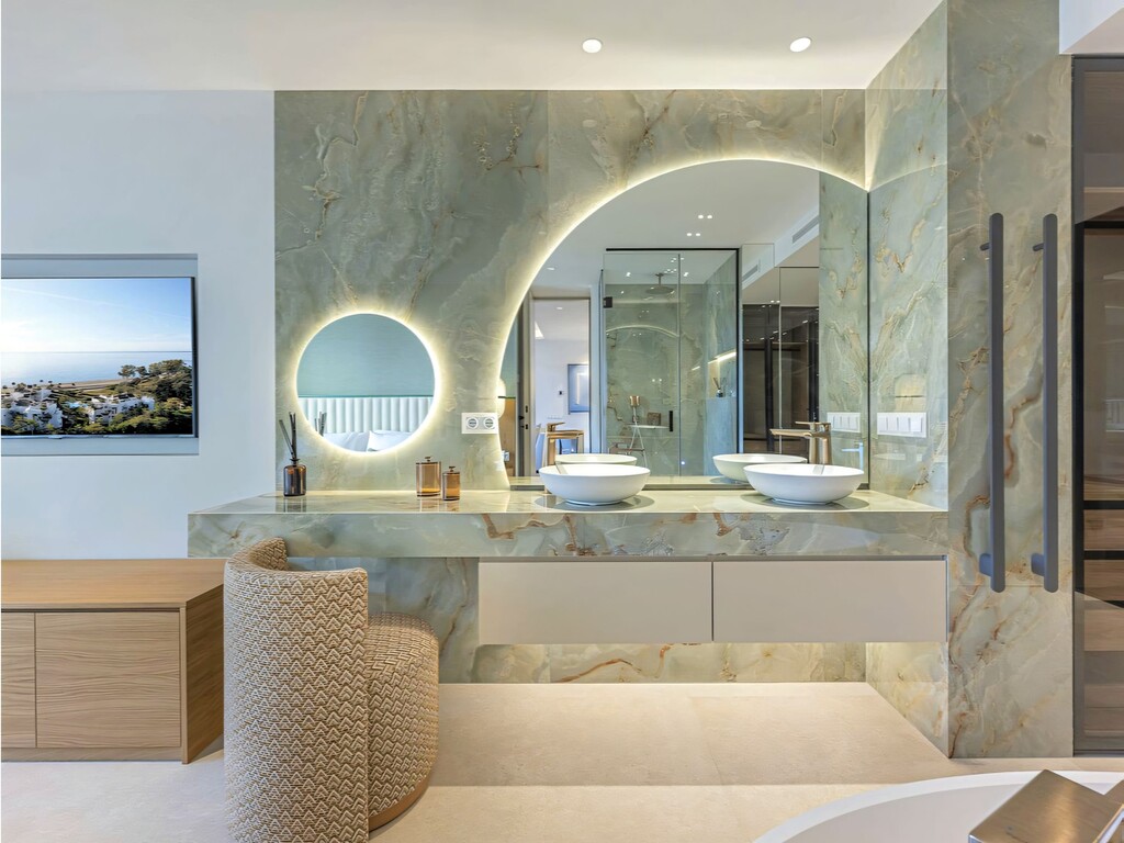 Renovated New Golden Mile apartment (13)