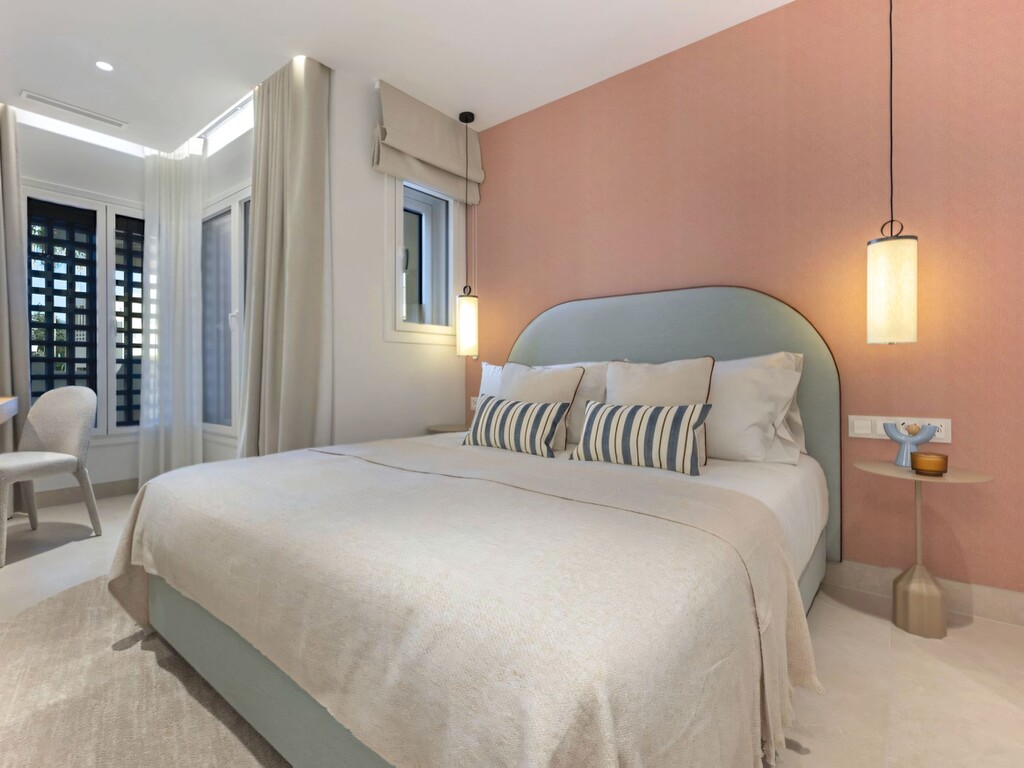 Renovated New Golden Mile apartment (18)