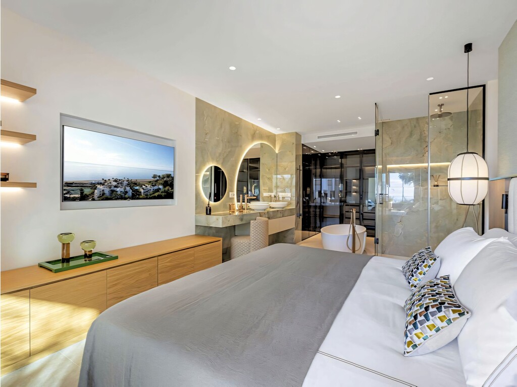 Renovated New Golden Mile apartment (20)