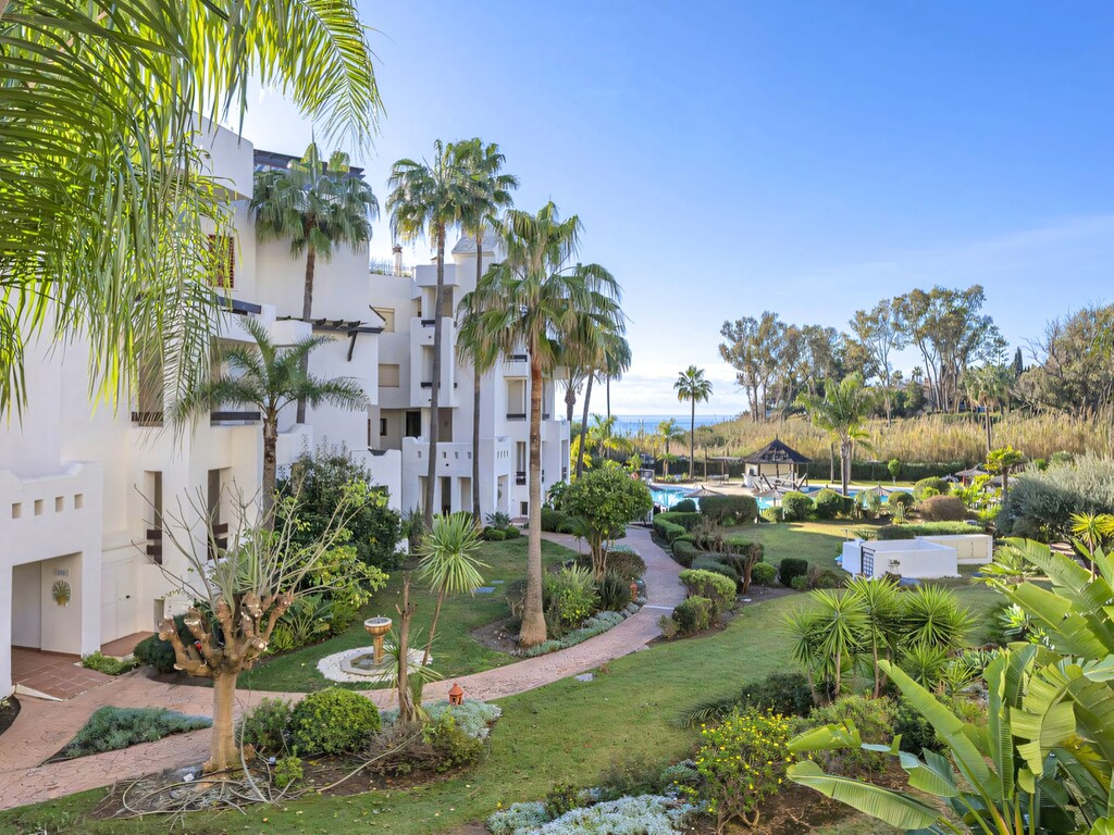 Renovated New Golden Mile apartment (23)