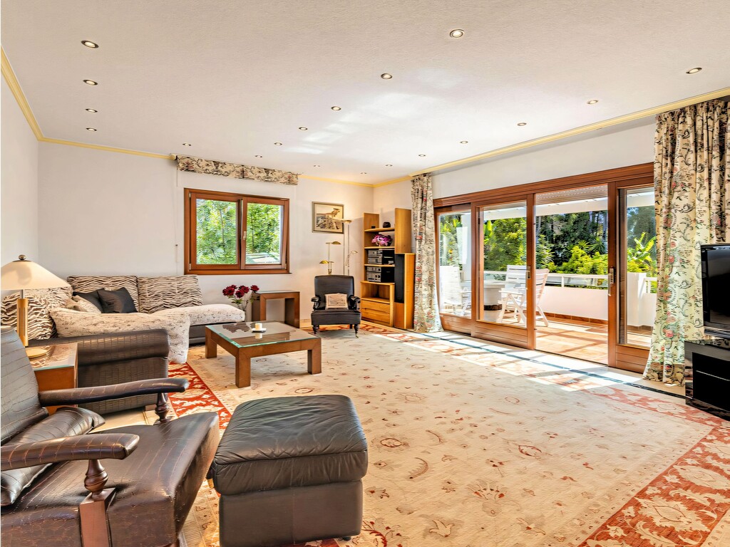 New Golden Mile beachside villa (9)