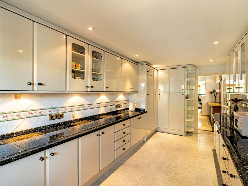 New Golden Mile beachside villa (3)