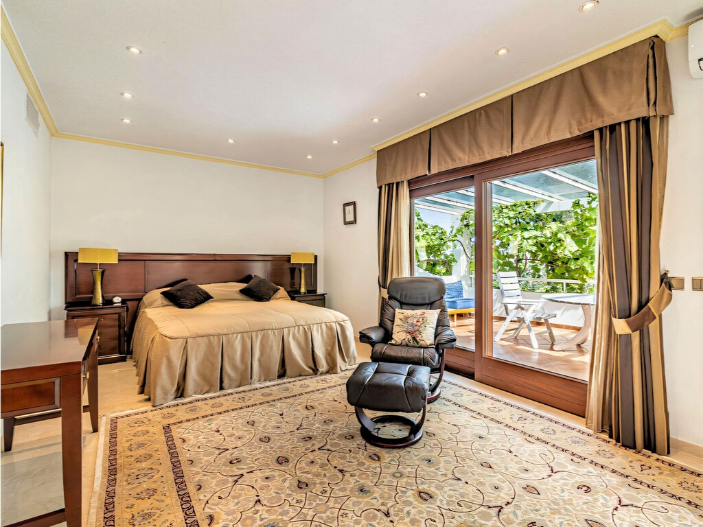 New Golden Mile beachside villa (6)