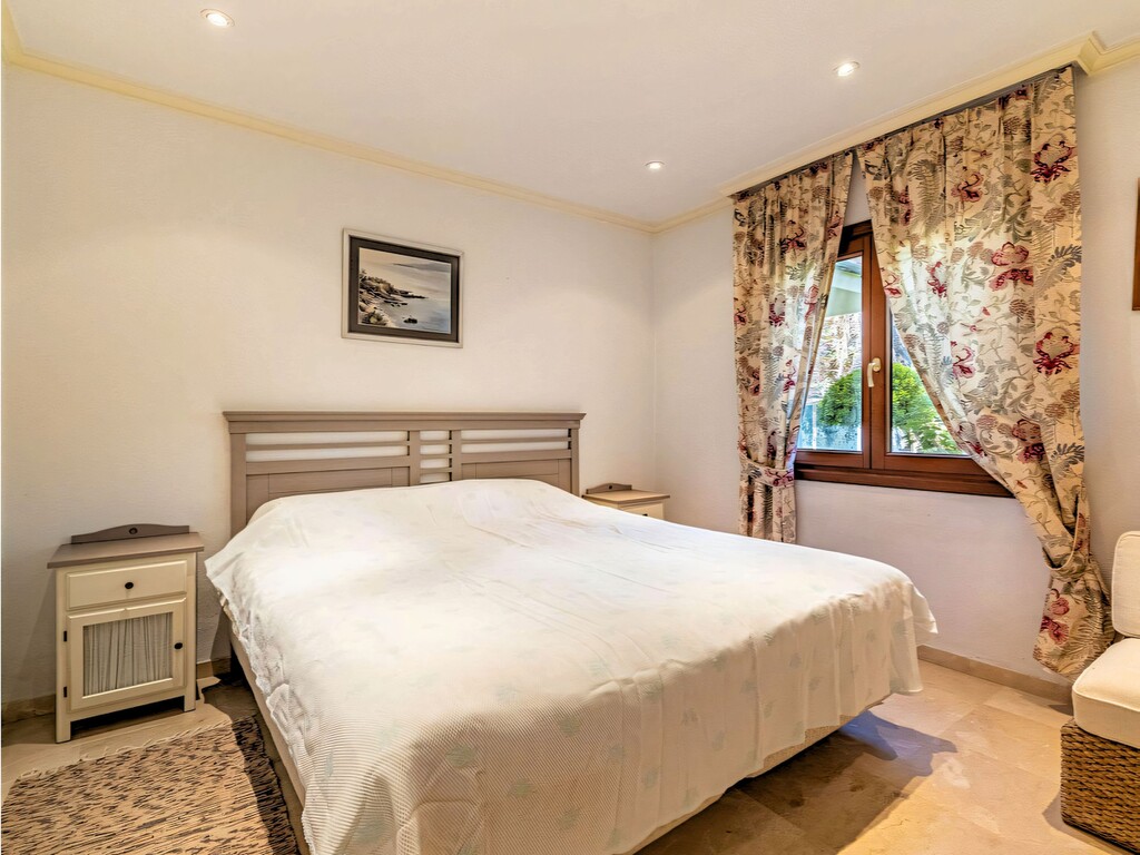 New Golden Mile beachside villa (19)