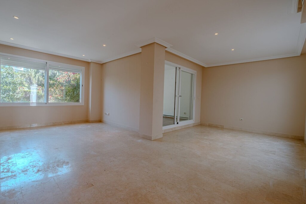 16-ec67b526875bf0124b6ce4328a754439