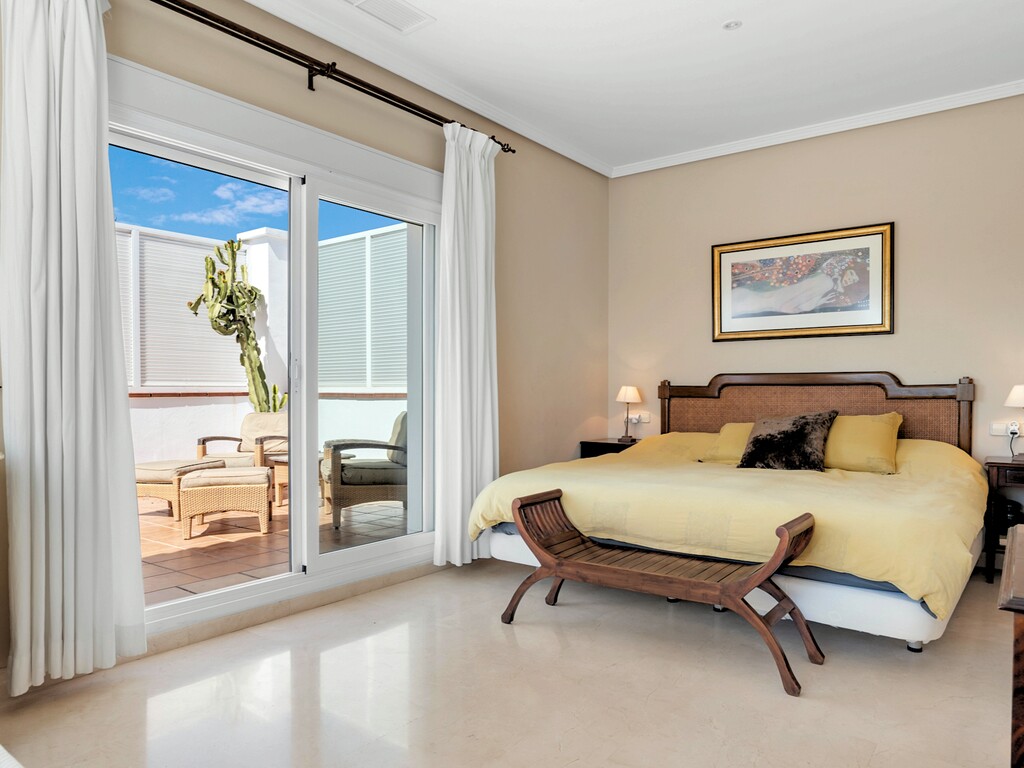 Villa El Paraiso Alto Benahavis (21)