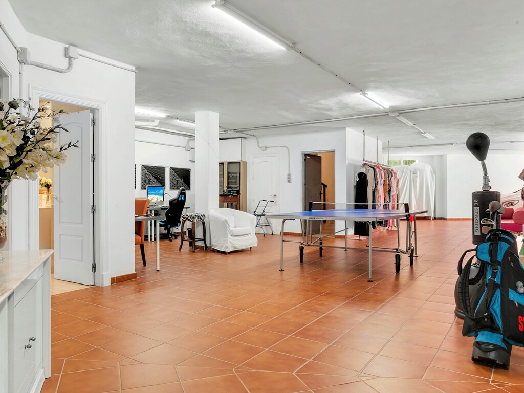 Villa El Paraiso Alto Benahavis (1)