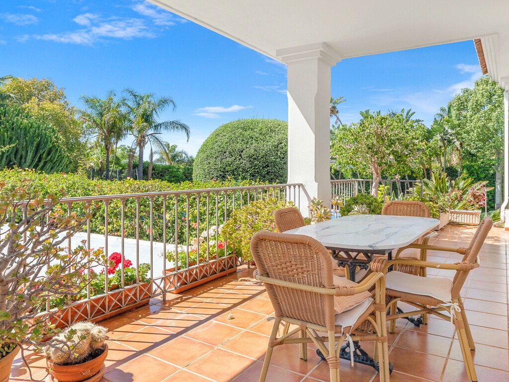 Villa El Paraiso Alto Benahavis (41)