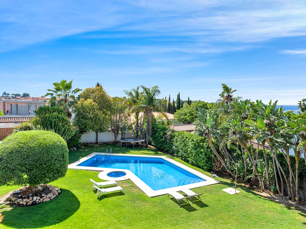 Villa El Paraiso Alto Benahavis (25)
