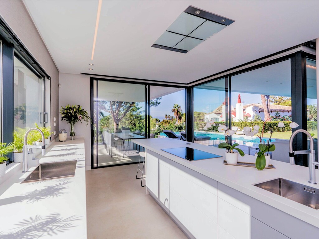 Beachside Villa East Marbella_9