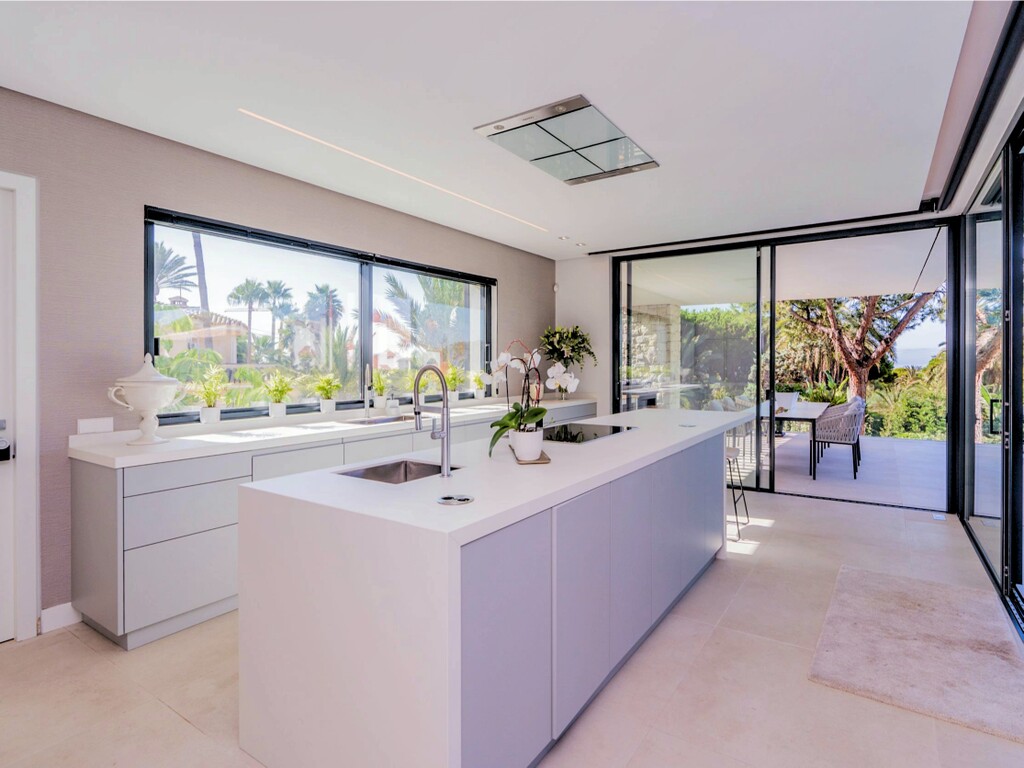 Beachside Villa East Marbella_7