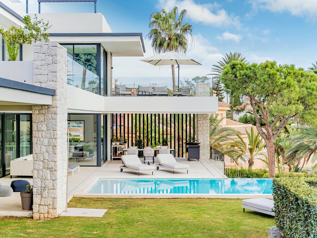 Beachside Villa East Marbella_11