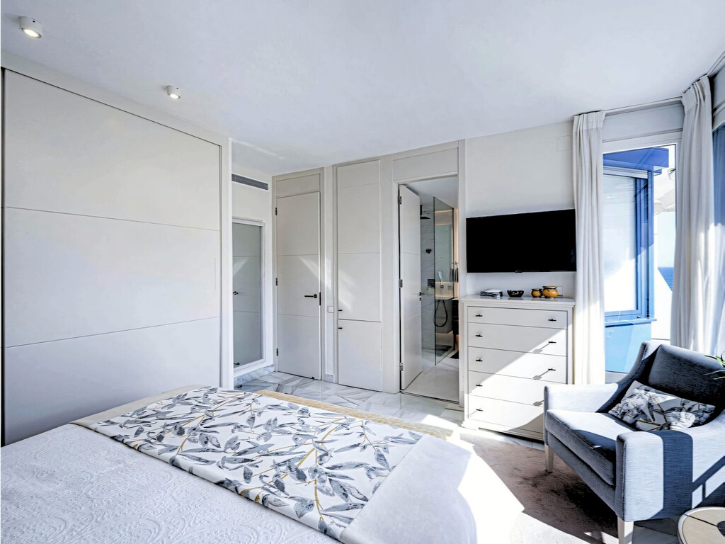 Marbella House penthouse with pool_46