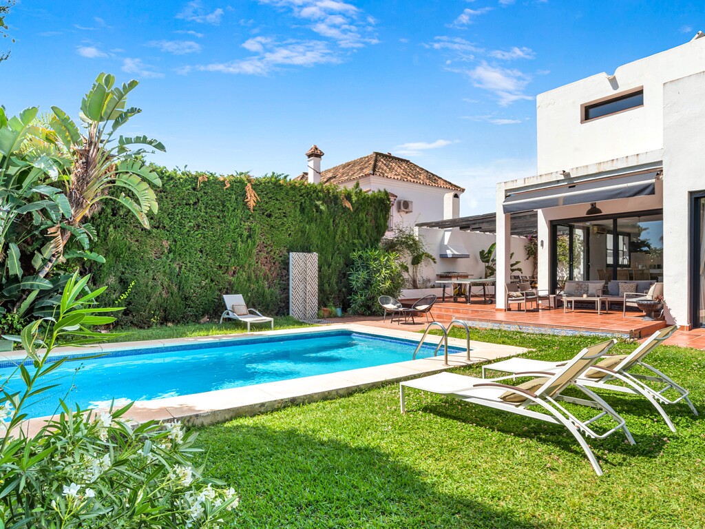 Nueva Andalucia Contemporary Villa_29