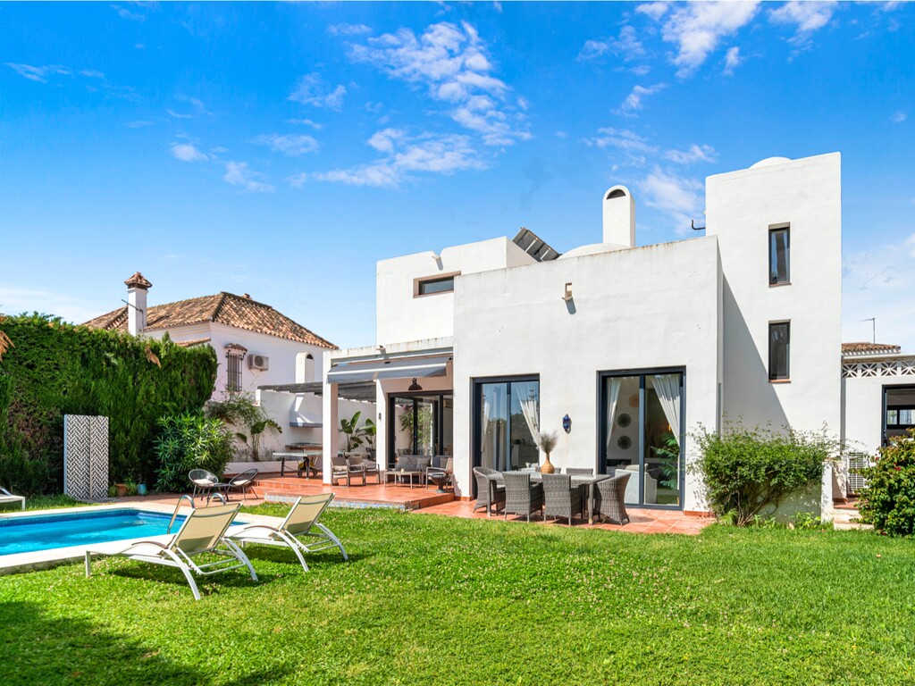 Nueva Andalucia Contemporary Villa_26