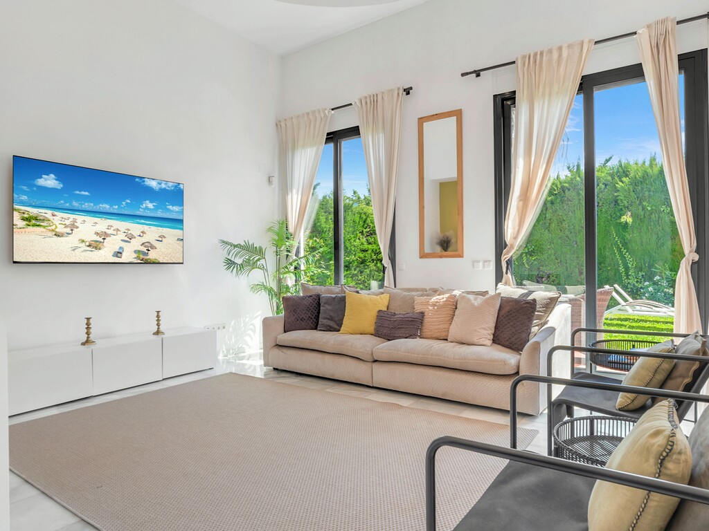 Nueva Andalucia Contemporary Villa_1
