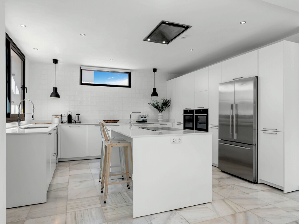 Nueva Andalucia Contemporary Villa_42