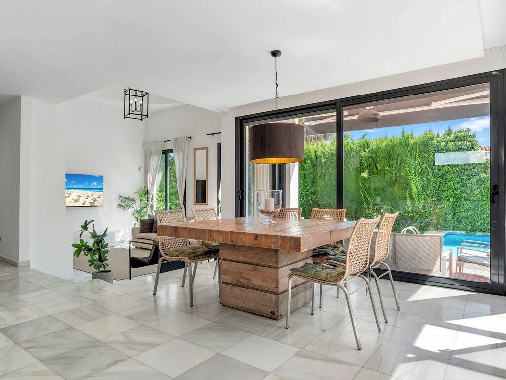 Nueva Andalucia Contemporary Villa_44