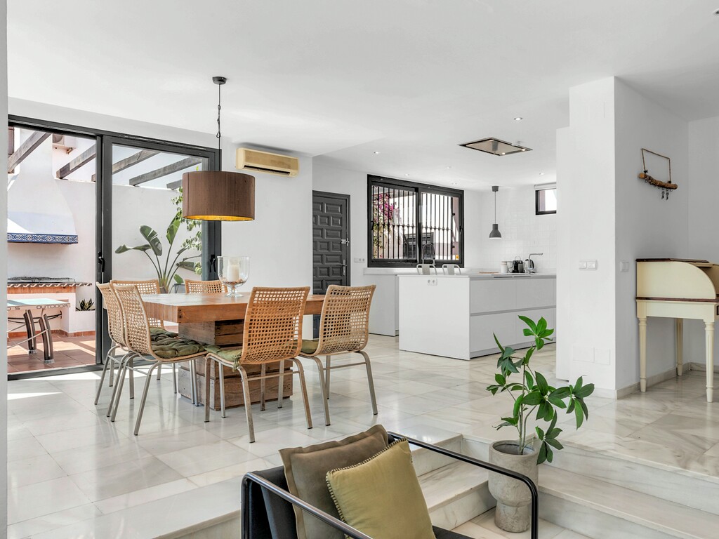 Nueva Andalucia Contemporary Villa_46
