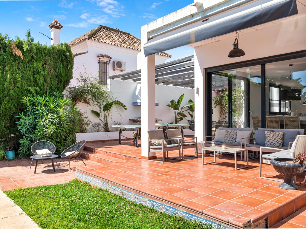 Nueva Andalucia Contemporary Villa_37