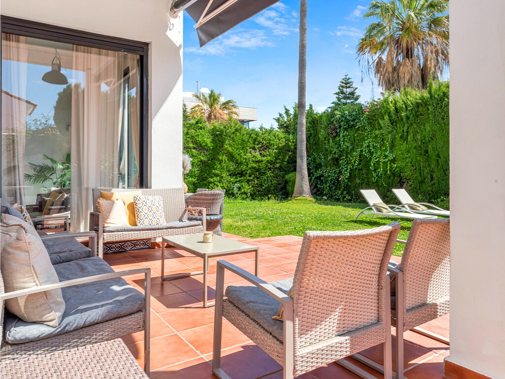 Nueva Andalucia Contemporary Villa_36