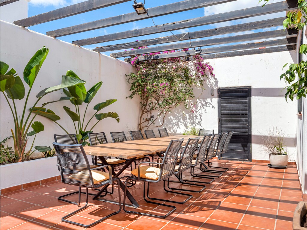 Nueva Andalucia Contemporary Villa_35