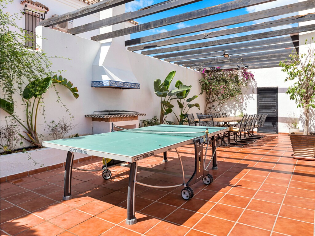 Nueva Andalucia Contemporary Villa_34