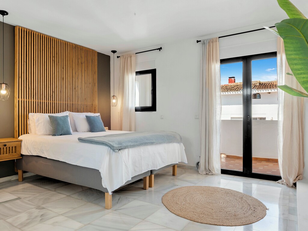 Nueva Andalucia Contemporary Villa_20