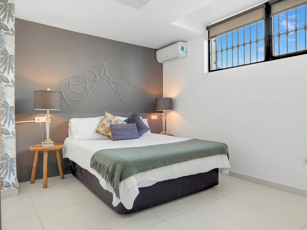 Nueva Andalucia Contemporary Villa_11