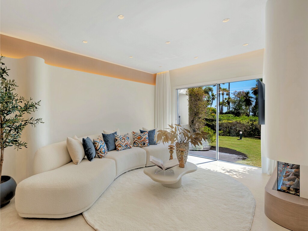 Costalita luxury renovated apartment_19