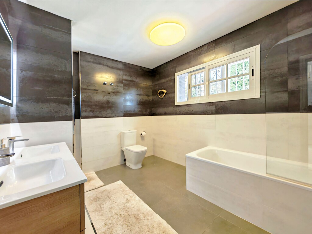 Benalmadena villa with sea views (16)