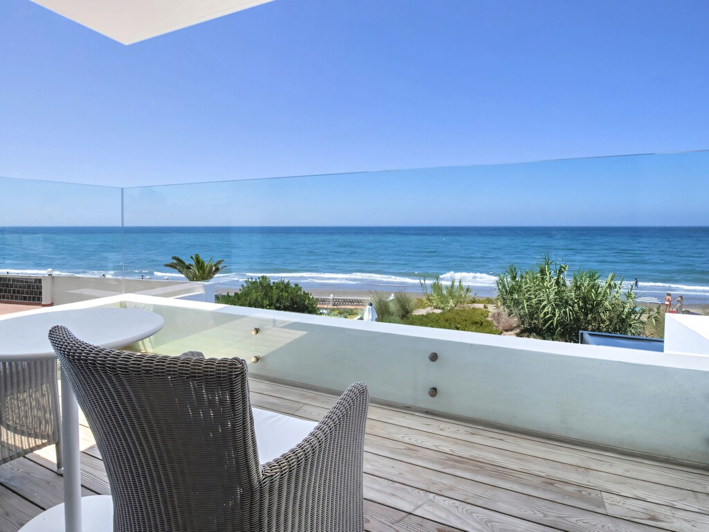 Costabella Beachfront Villa_35
