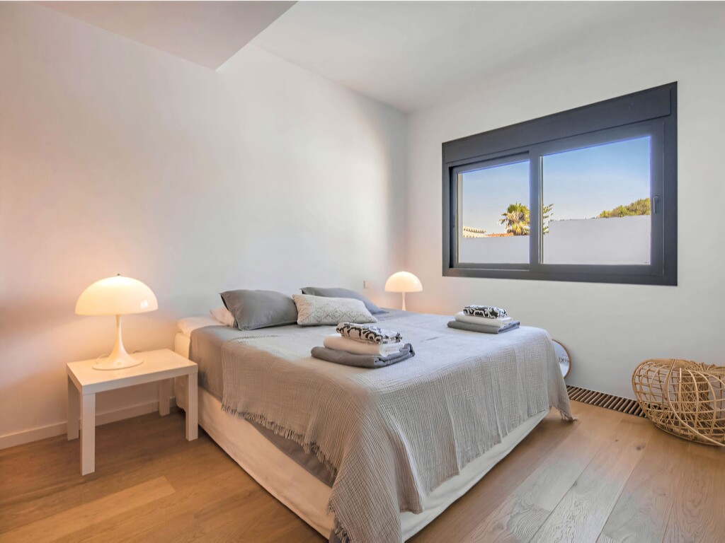 Costabella Beachfront Villa_38