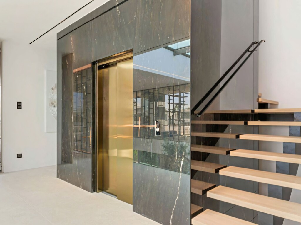 Golden Mile Luxury Villa_10