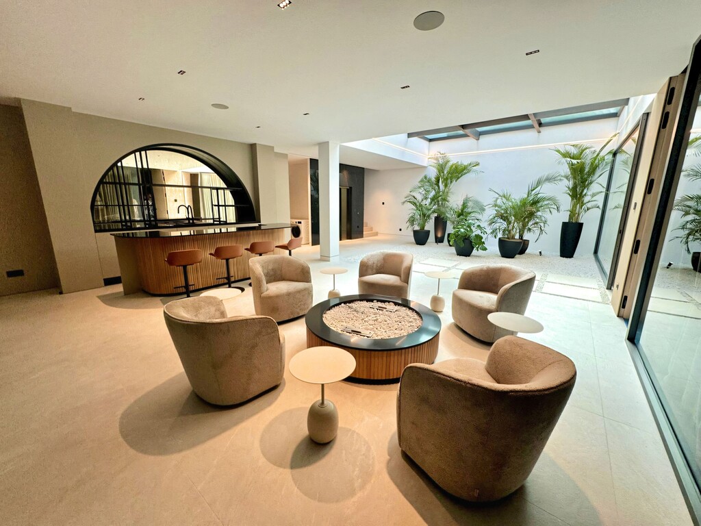 Golden Mile Luxury Villa_2