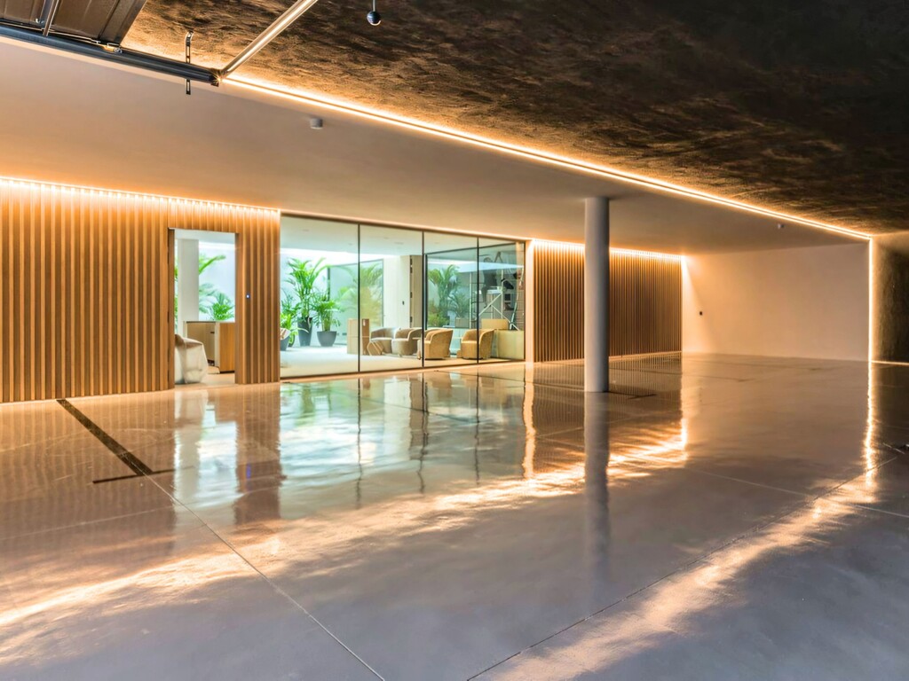 Golden Mile Luxury Villa_1