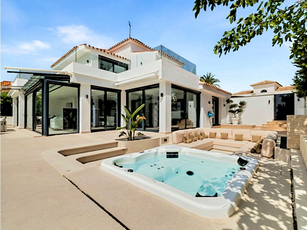 Nueva Andaluc&iacute;a villa for sale_9