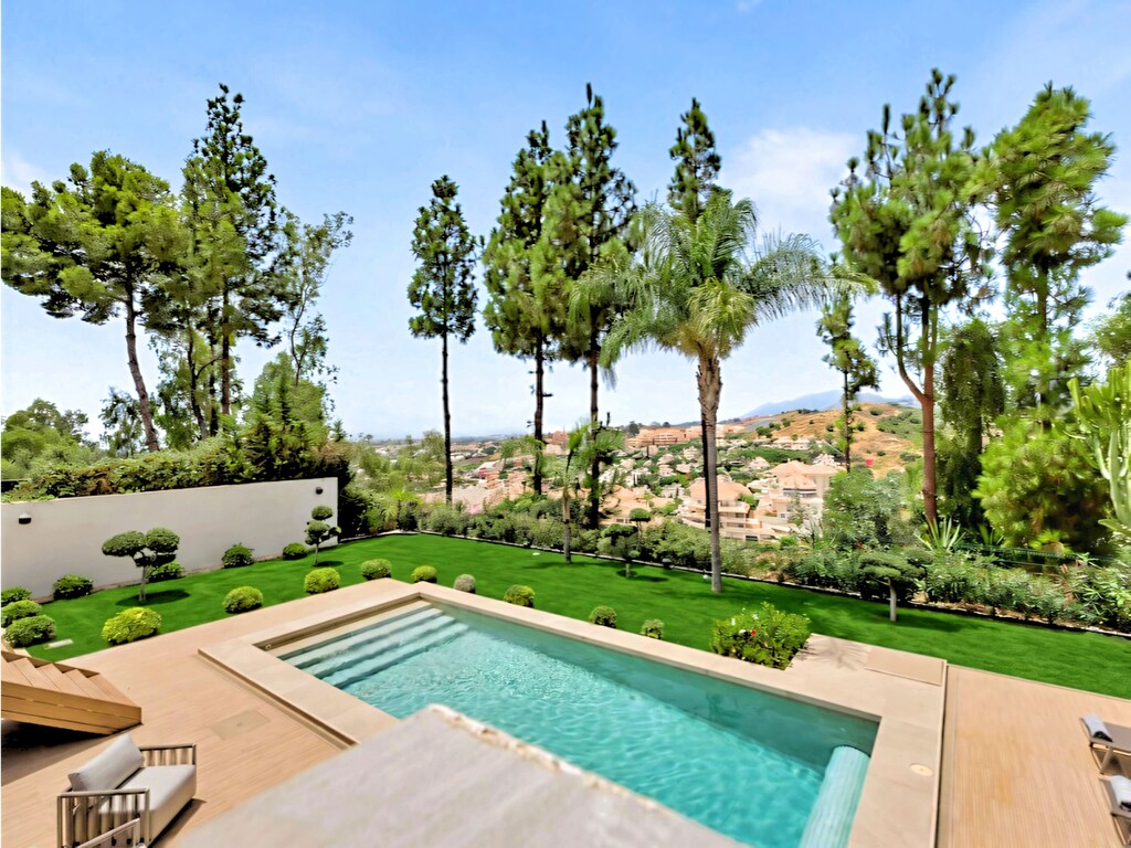 Nueva Andaluc&iacute;a villa for sale_16